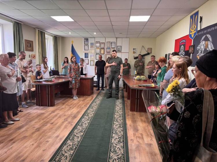Новини Вінниці - фото з У Козятині рідним загиблих захисників України вручили державні нагороди