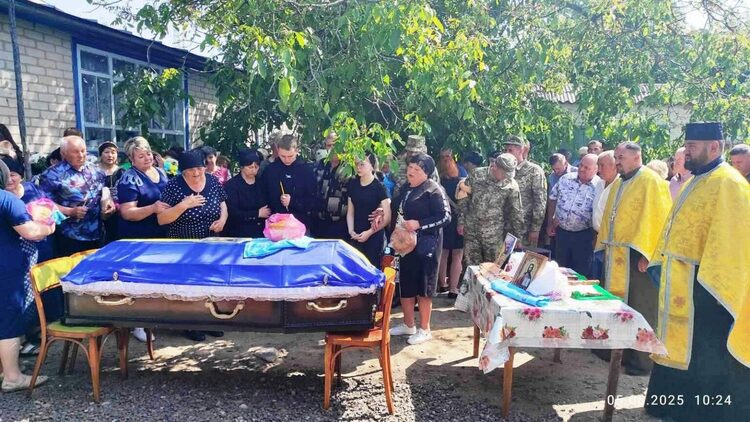 Новини Вінниці - фото з Теплицька громада попрощалася з Героєм Володимиром Бичком