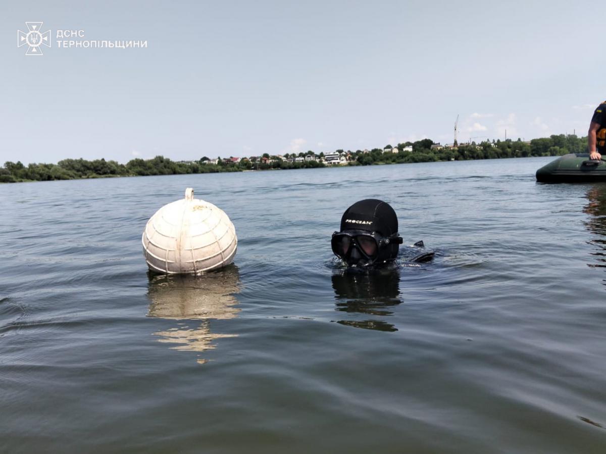 Новини Тернополя - фото з Водолази обстежили дно на Дальньому пляжі