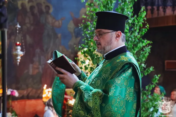 Новини Вінниці - фото з У Вінницькому кафедральному соборі зустріли свято Трійці молитвою