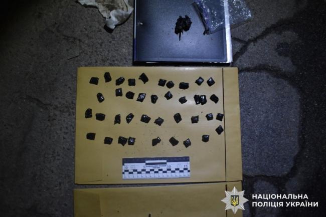 Новини Вінниці - фото з У Вінниці затримали чоловіка з 39 пакетиками наркотиків