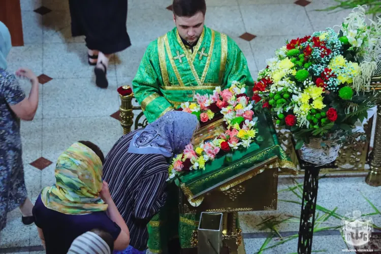 Новини Вінниці - фото з У Вінницькому кафедральному соборі зустріли свято Трійці молитвою