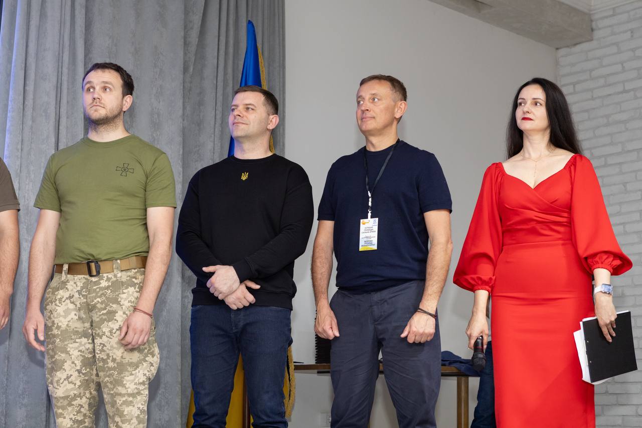 Новини Вінниці - фото з На Форумі громад Вінниччини. Передали військовим авто, дрони та іншого обладнання на понад 4 млн грн (Прес-служба ГО «Ми – Вінничани»)