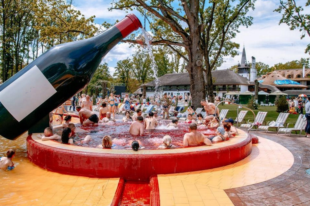 Новини Вінниці - фото з І гори і море: які ціни на літній туристичний сезон в Україні