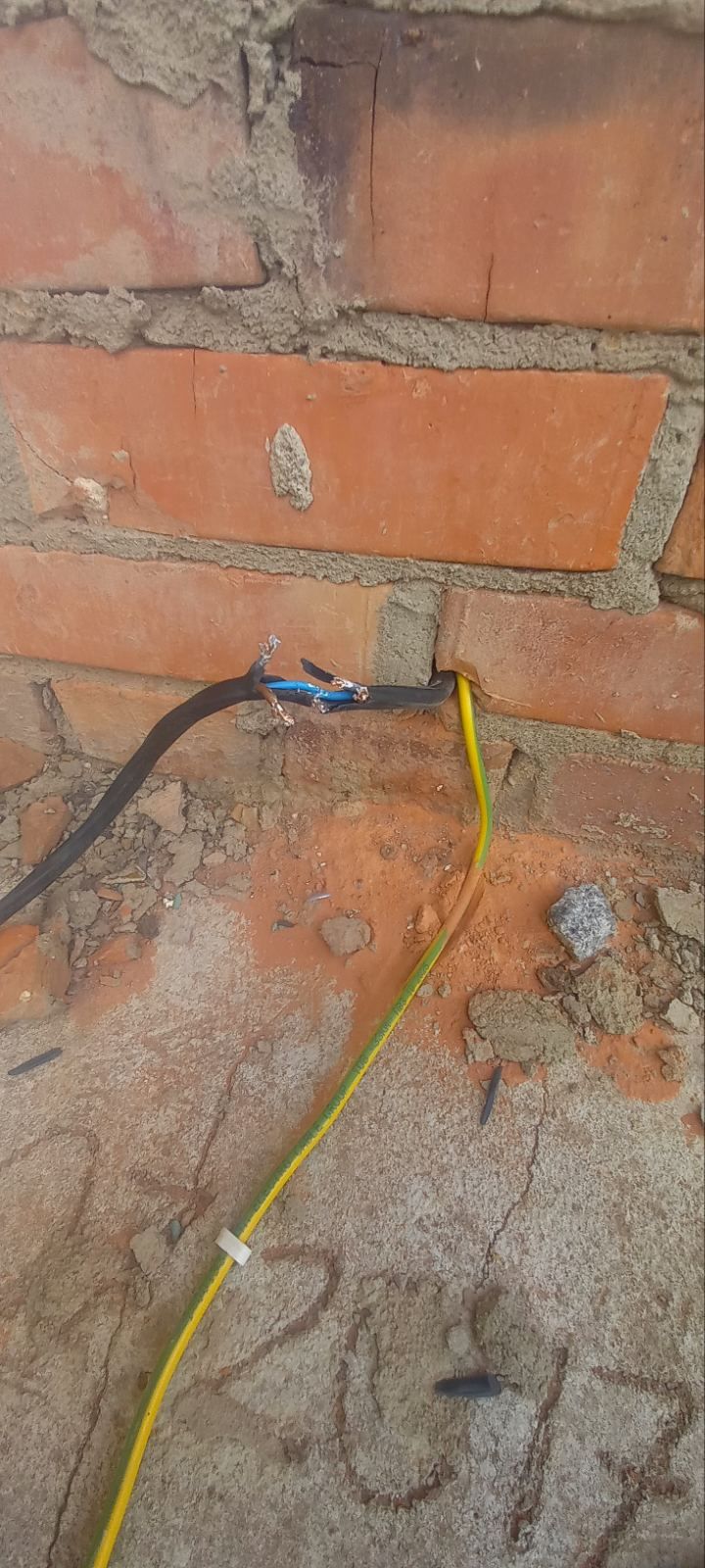 Новини Козятина - фото з Хотіли 200 гривень. У Козятині два хлопці пробралися у храм і вкрали провід