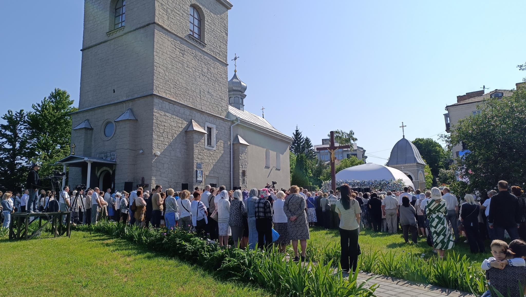 Новини Тернополя - фото з Митрополит Епіфаній очолив святкову літургію у найдавнішому храмі Тернополя