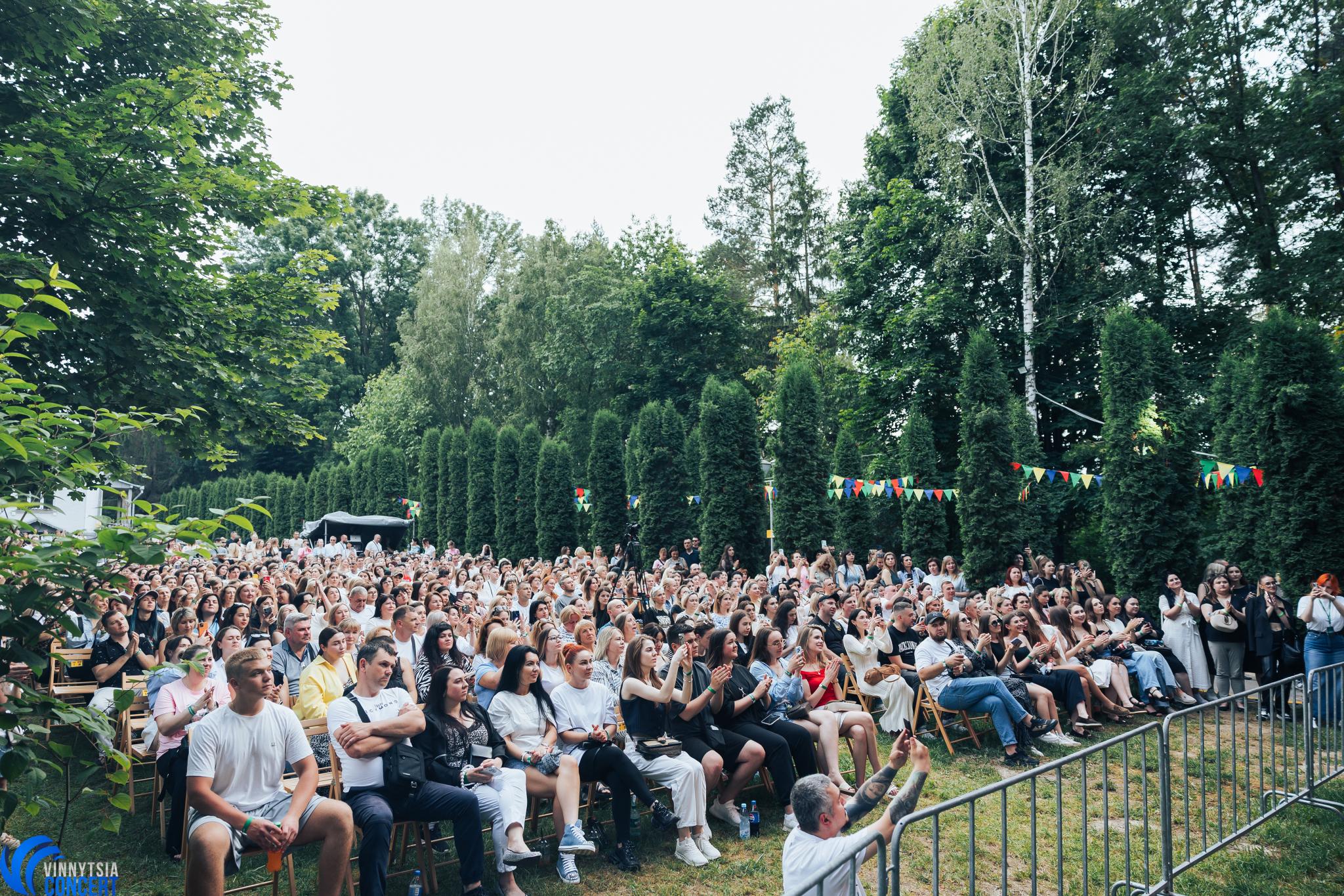 Новини Вінниці - фото з «Коли мистецтво стає підтримкою!» 5 «мавіків» і 152 тисячі «Червоній Калині» передали у PIROGOV SKY
