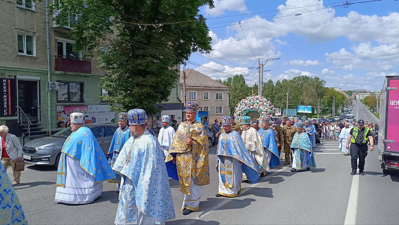 Сотні вірян долучились до хресної ходи із чудотворною іконою Божої ...