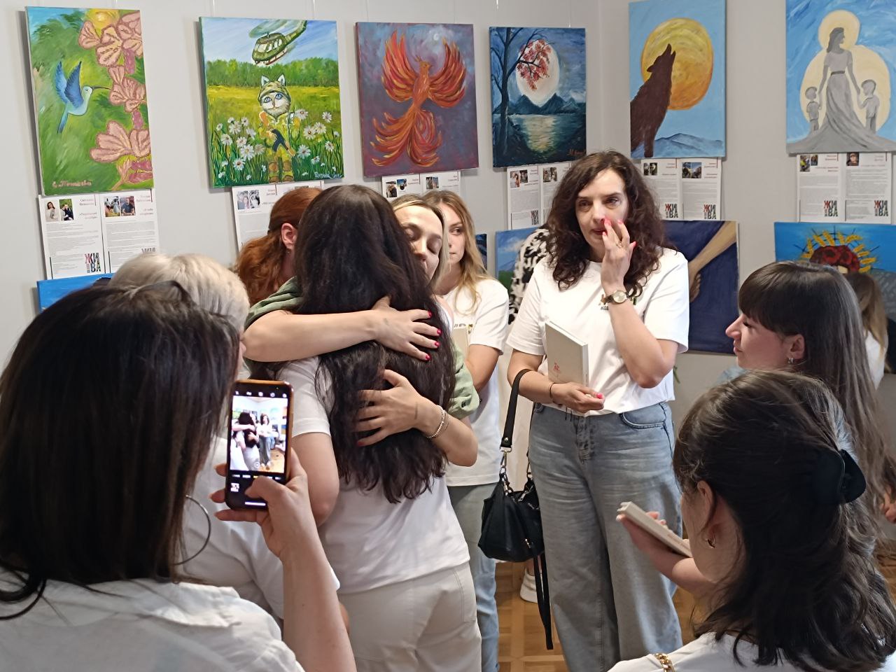 Новини Вінниці - фото з «На жаль, цей проєкт не завершений»: у Вінниці відкрили виставку картин рідних полеглих захисників