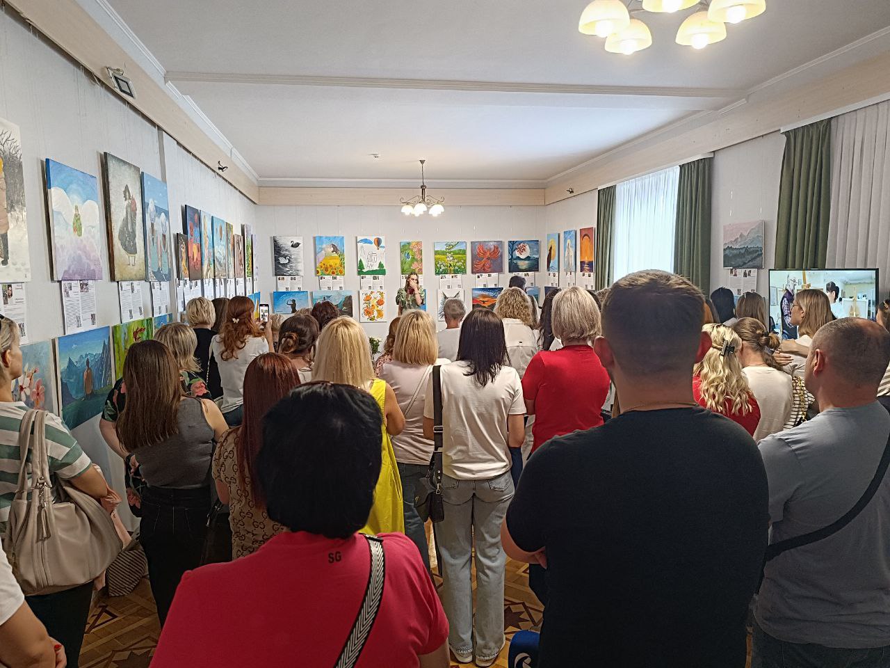 Новини Вінниці - фото з «На жаль, цей проєкт не завершений»: у Вінниці відкрили виставку картин рідних полеглих захисників