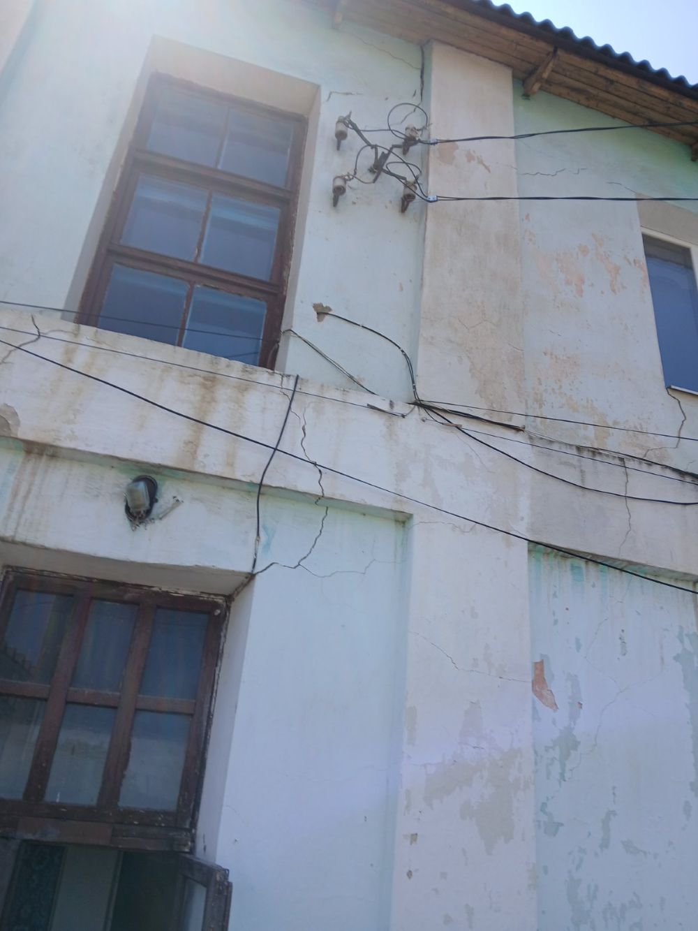 Новини Вінниці - фото з «Наш будинок тріщить по швах»: два тижні без води і світла мешканці 16 квартир у Ямполі?