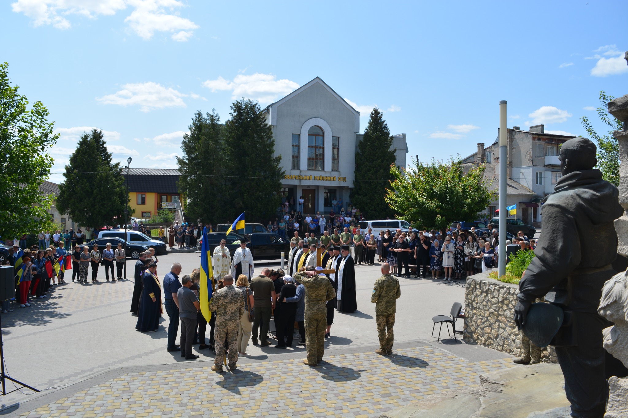 Новини Тернополя - фото з Збараж в останню путь провів Героя Олександра Хворостяного