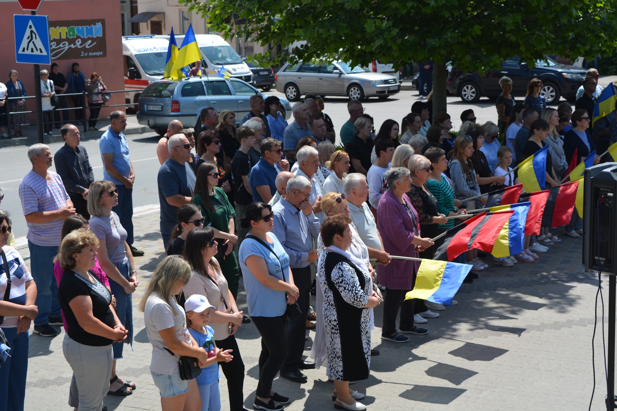 Новини Тернополя - фото з Збараж в останню путь провів Героя Олександра Хворостяного