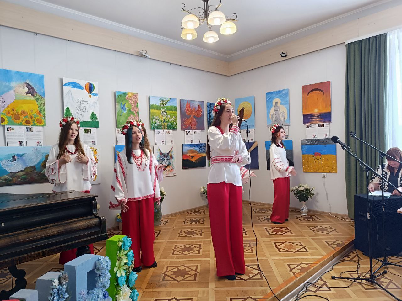 Новини Вінниці - фото з «На жаль, цей проєкт не завершений»: у Вінниці відкрили виставку картин рідних полеглих захисників