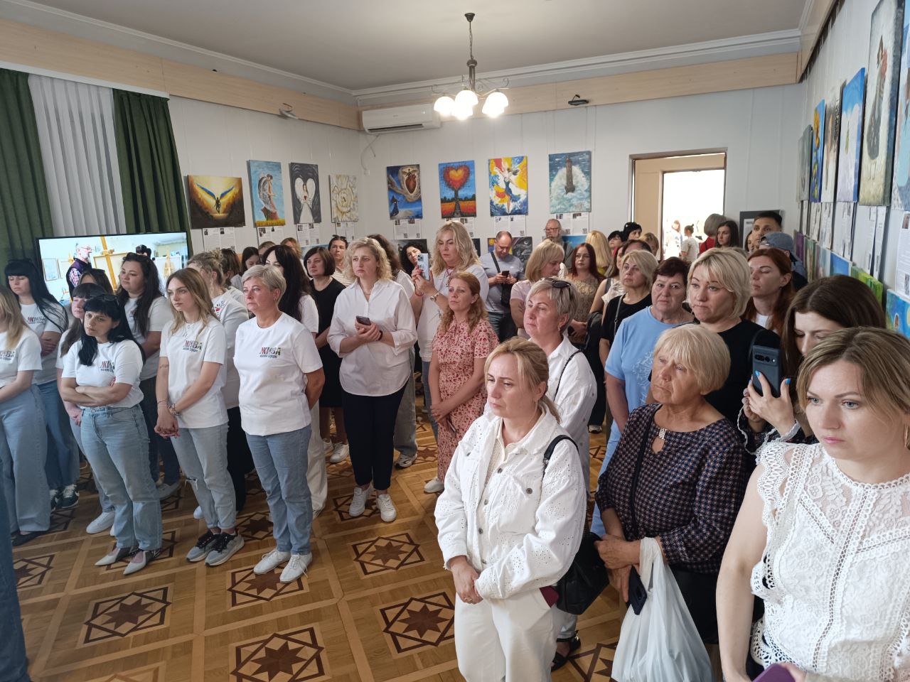 Новини Вінниці - фото з «На жаль, цей проєкт не завершений»: у Вінниці відкрили виставку картин рідних полеглих захисників