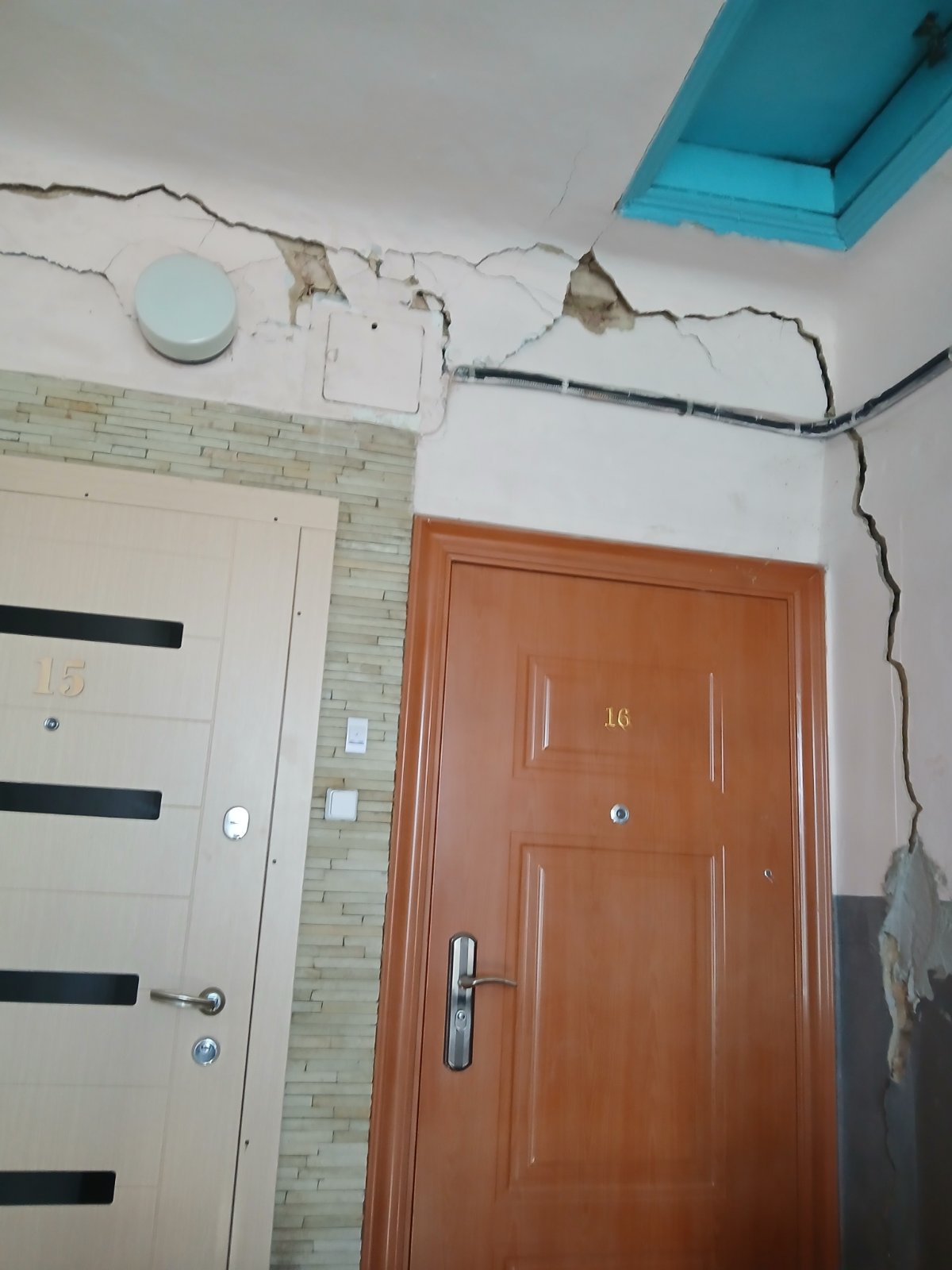 Новини Вінниці - фото з «Наш будинок тріщить по швах»: два тижні без води і світла мешканці 16 квартир у Ямполі?