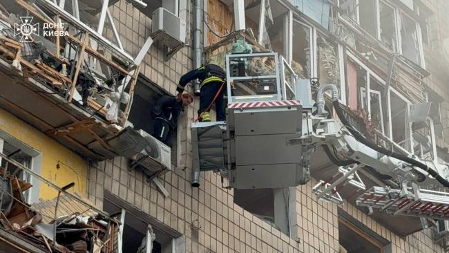 Новини Вінниці - фото з Київ здригався від вибухів: росія атакувала житлові будинки, загинули щонайменше 14 людей