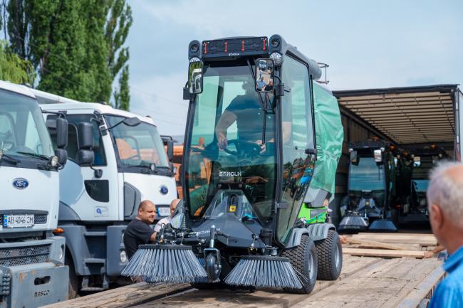 Новини Вінниці - фото з Вінниця отримала сучасну техніку для прибирання вулиць