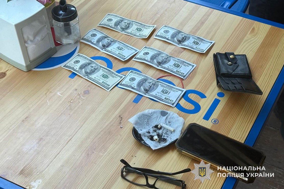 Новини Тернополя - фото з Керівника юридичної фірми в Тернополі затримали на хабарі: обіцяв оновити дані у ТЦК за 600 доларів