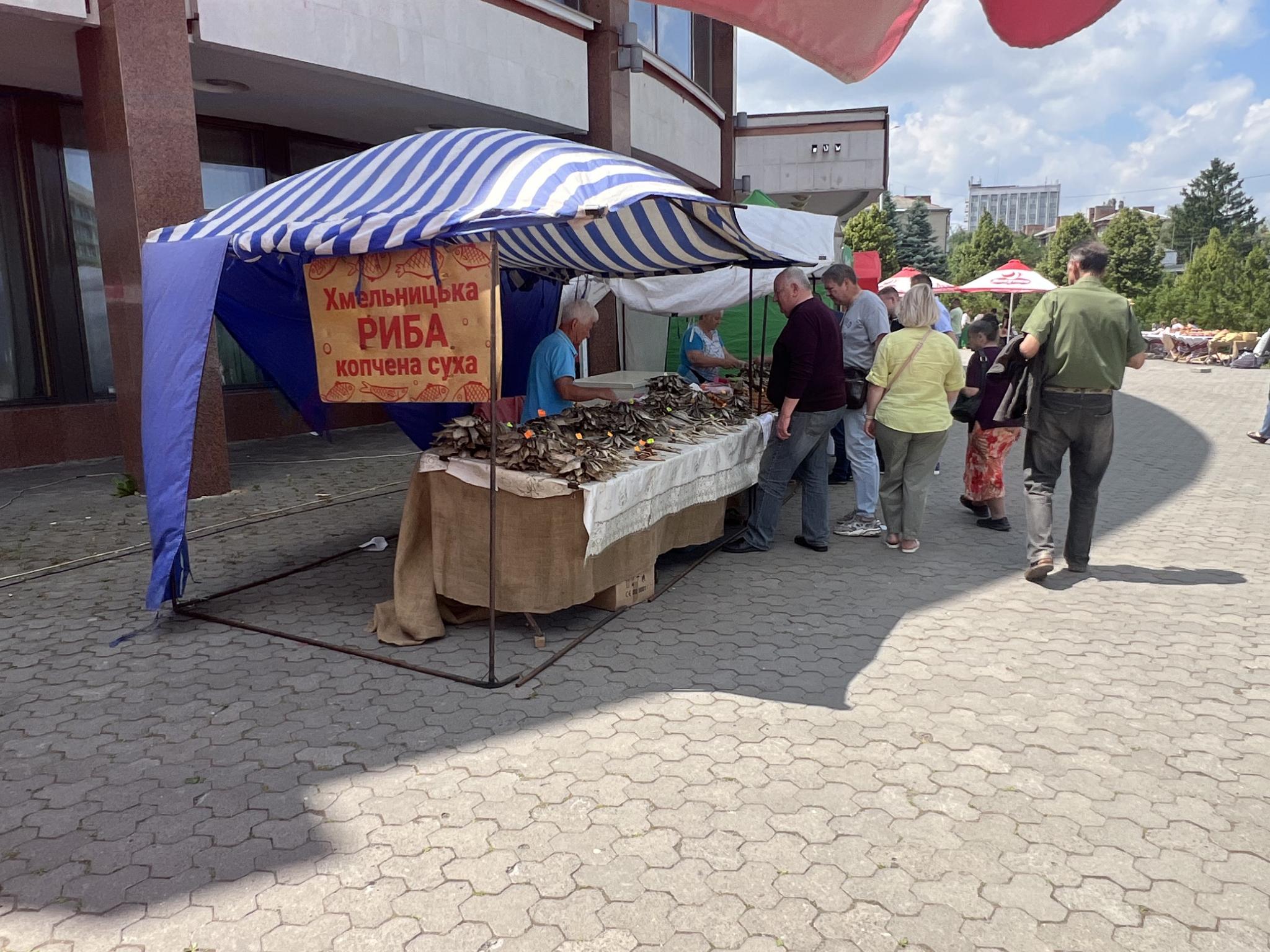 Новини Вінниці - фото з Крафтова продукція у центрі Вінниці: біля «Книжки» до Дня фермера працював ярмарок