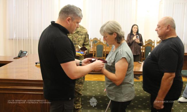 Новини Вінниці - фото з Ордени «За мужність» ІІІ ступеня отримали родини загиблих Героїв «Червоної Калини»