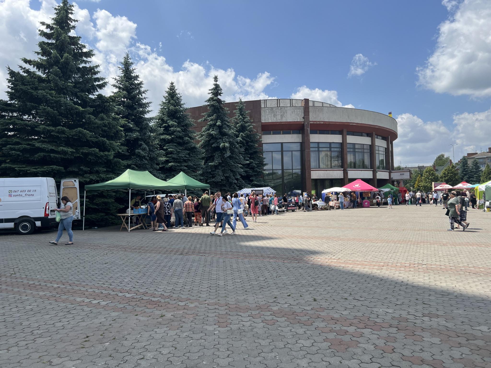 Новини Вінниці - фото з Крафтова продукція у центрі Вінниці: біля «Книжки» до Дня фермера працював ярмарок