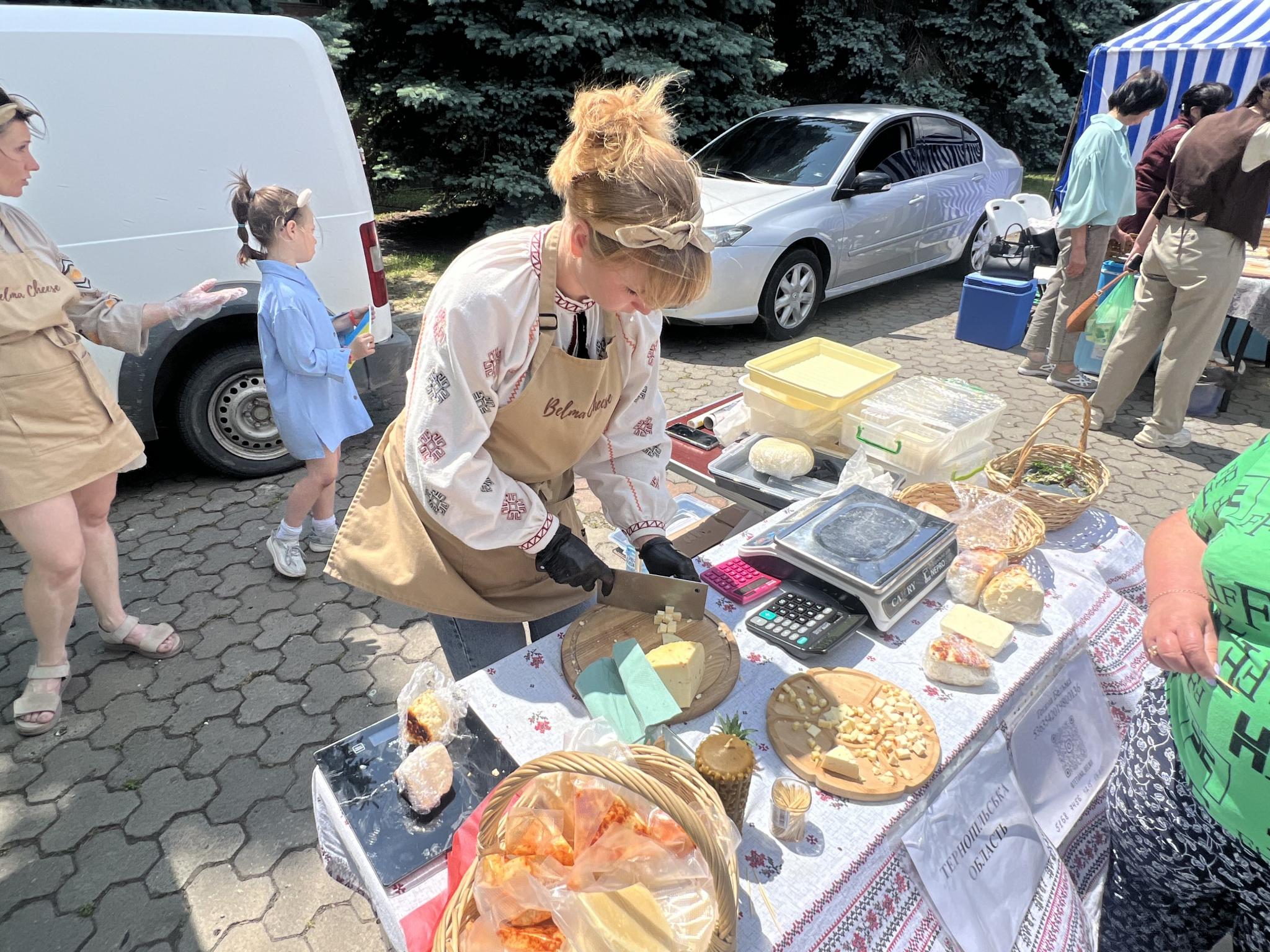 Новини Вінниці - фото з Крафтова продукція у центрі Вінниці: біля «Книжки» до Дня фермера працював ярмарок