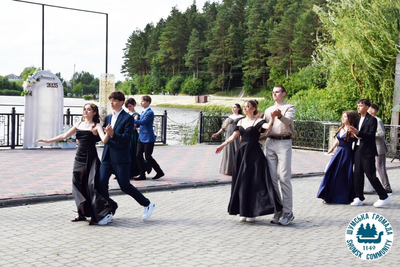 Новини Тернополя - фото з У Шумську відбувся випускний 2025