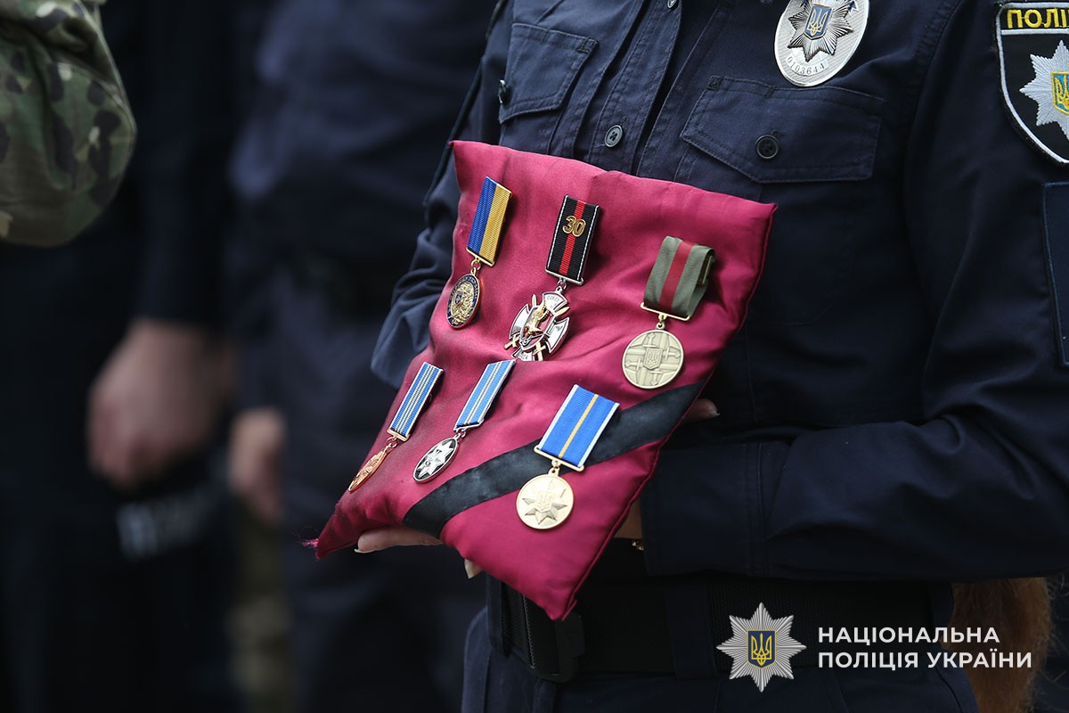 Новини Тернополя - фото з У Тернополі попрощалися із загиблим на війні поліцейським Олександром Вінічуком