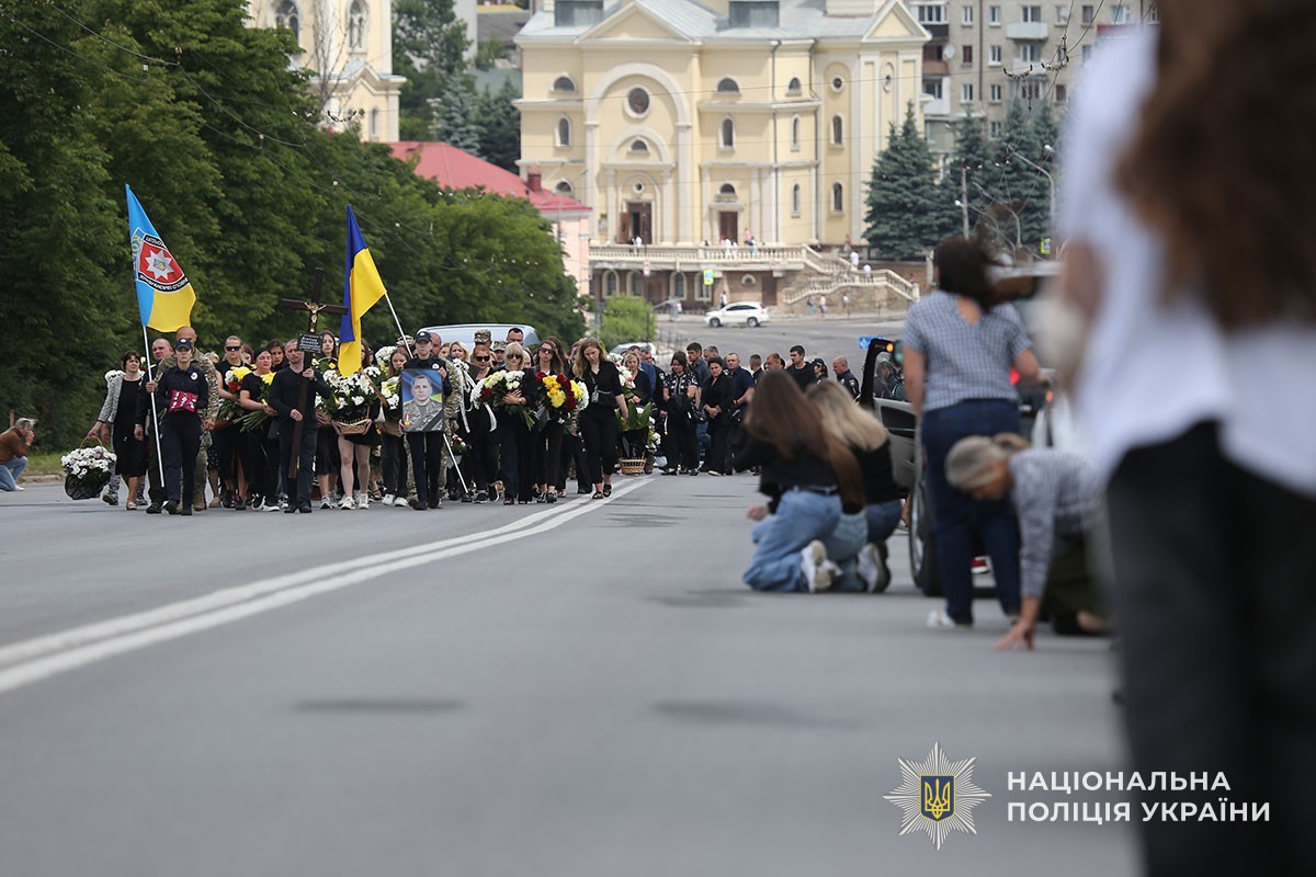 Новини Тернополя - фото з У Тернополі попрощалися із загиблим на війні поліцейським Олександром Вінічуком