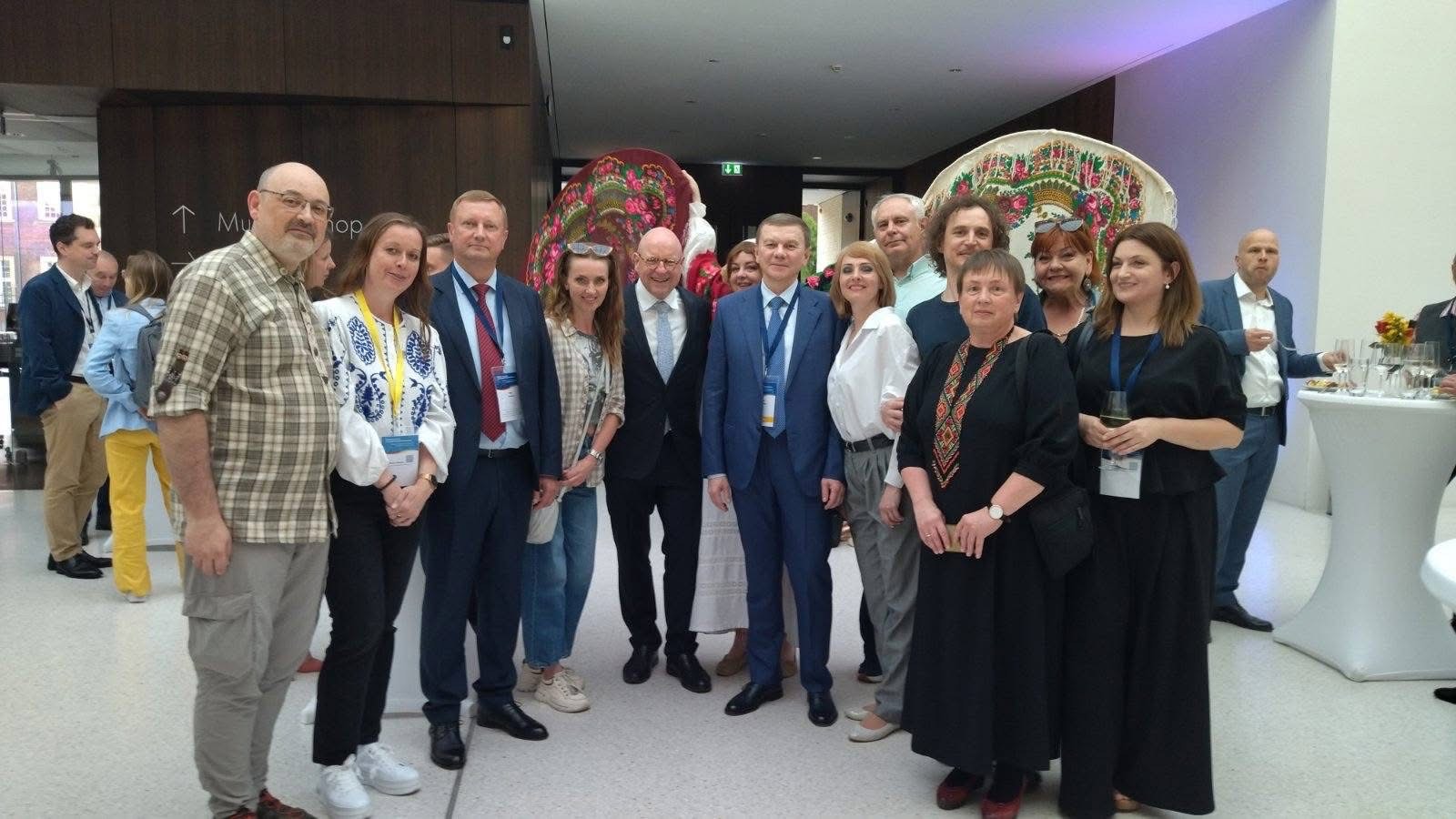 Новини Вінниці - фото з Показали виставу «KVITKA», взяли участь у конференції: театр ім. Садовського гастролює в Німеччині