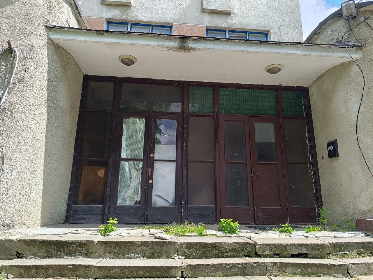 Новини Тернополя - фото з Продаж, кримінал, арешт: що стало із гуртожитком «Чайка» біля Тернопільського ставу