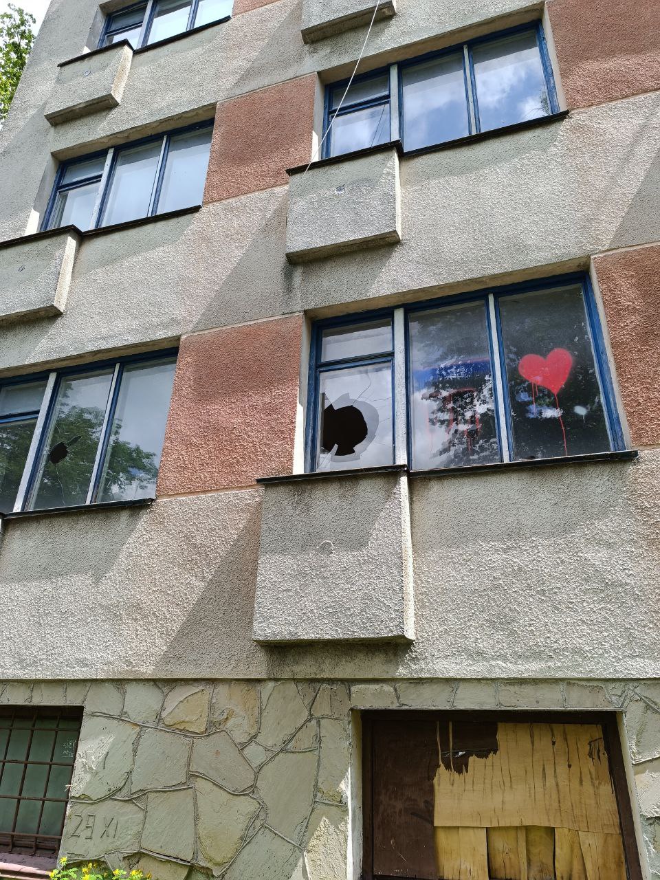 Новини Тернополя - фото з Продаж, кримінал, арешт: що стало із гуртожитком «Чайка» біля Тернопільського ставу