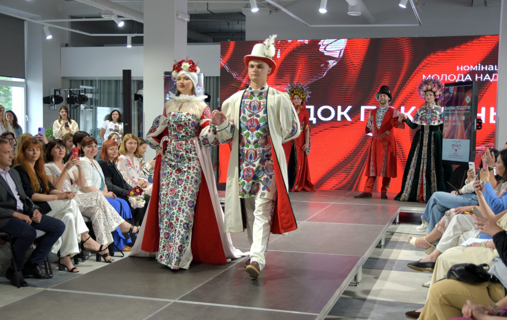 Новини Тернополя - фото з «Спадок поколінь» із Тернополя підкорює Україну: студентська колекція — серед найкращих!
