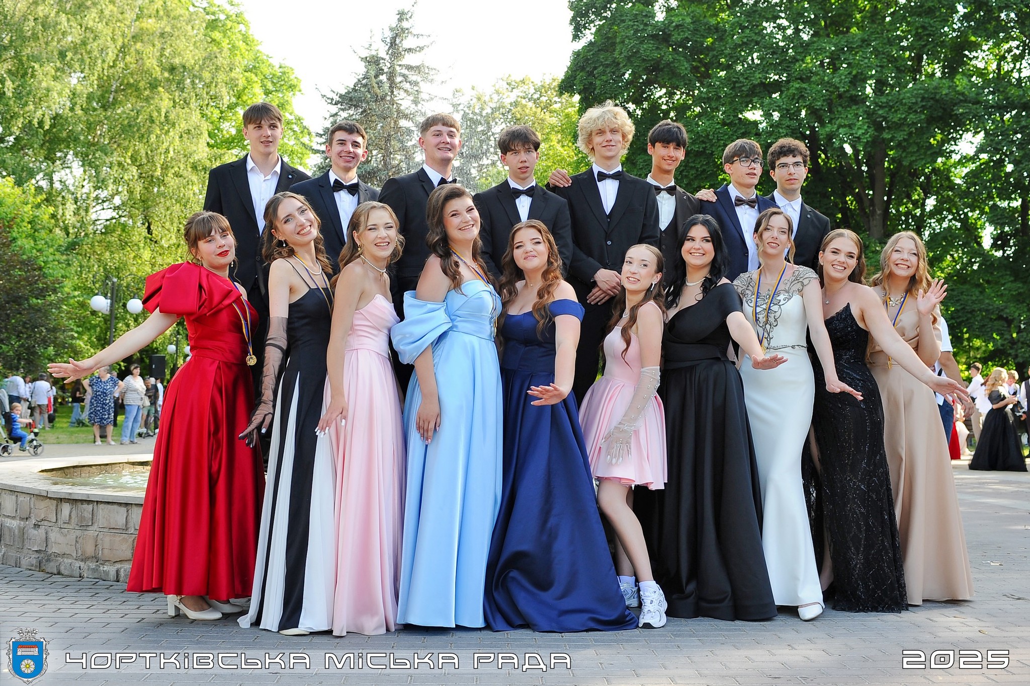 Новини Тернополя - фото з Випускний у Чорткові: дивіться зворушливе відео з урочистої ходи