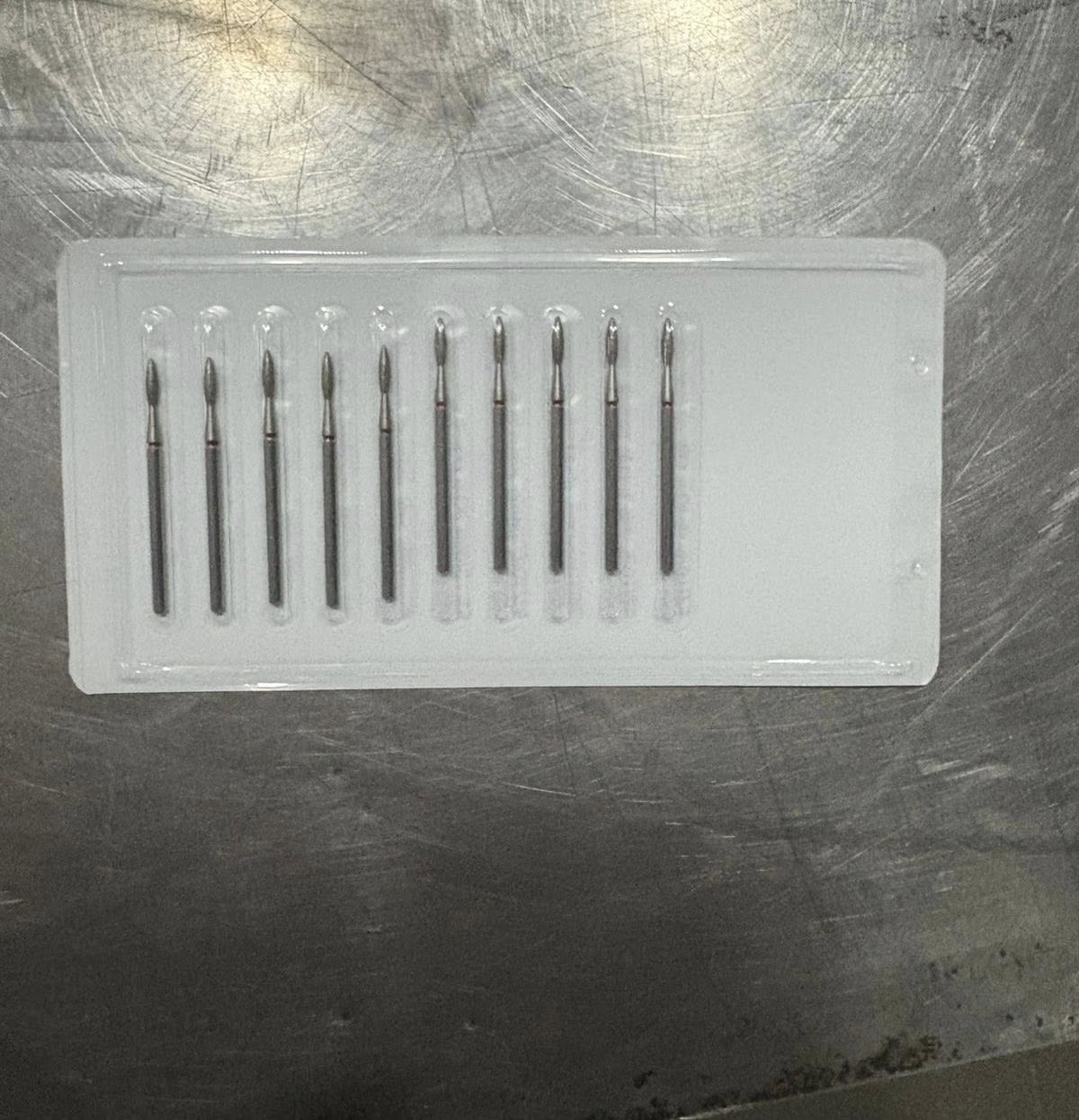 Новини Тернополя - фото з Фрези у валізі на 1,7 мільйона: на кордоні затримали тернополянку з нелегальним товаром