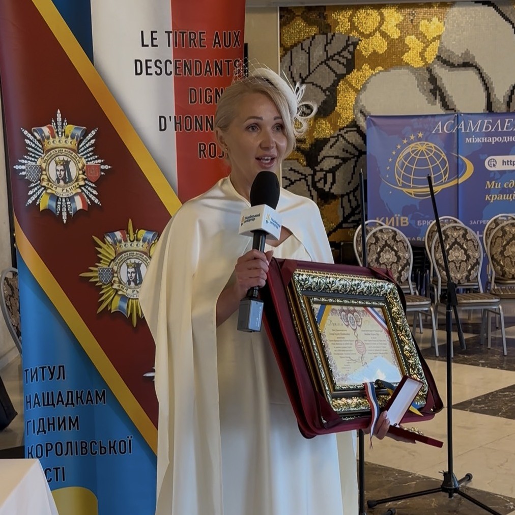 Новини Тернополя - фото з Доцентка Тернопільського медуніверситету Оксана Ільків у Франції отримала почесний Орден Королеви Анни