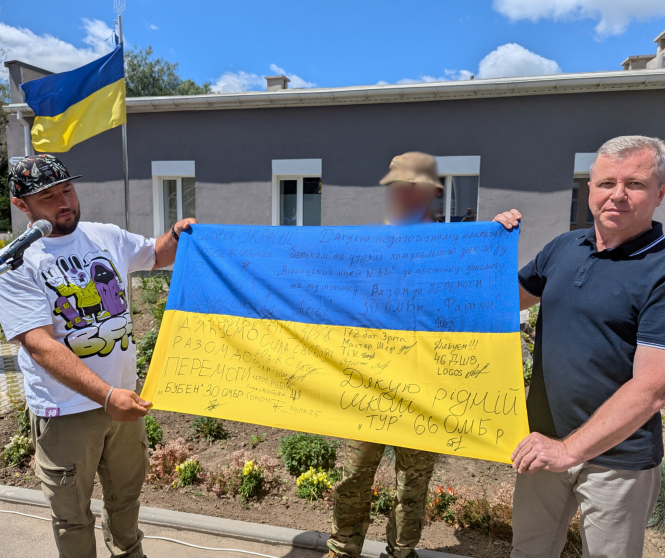Новини Вінниці - фото з Від вінницьких школярів на фронт: 13-й ліцей передав Mercedes на Сумський напрямок