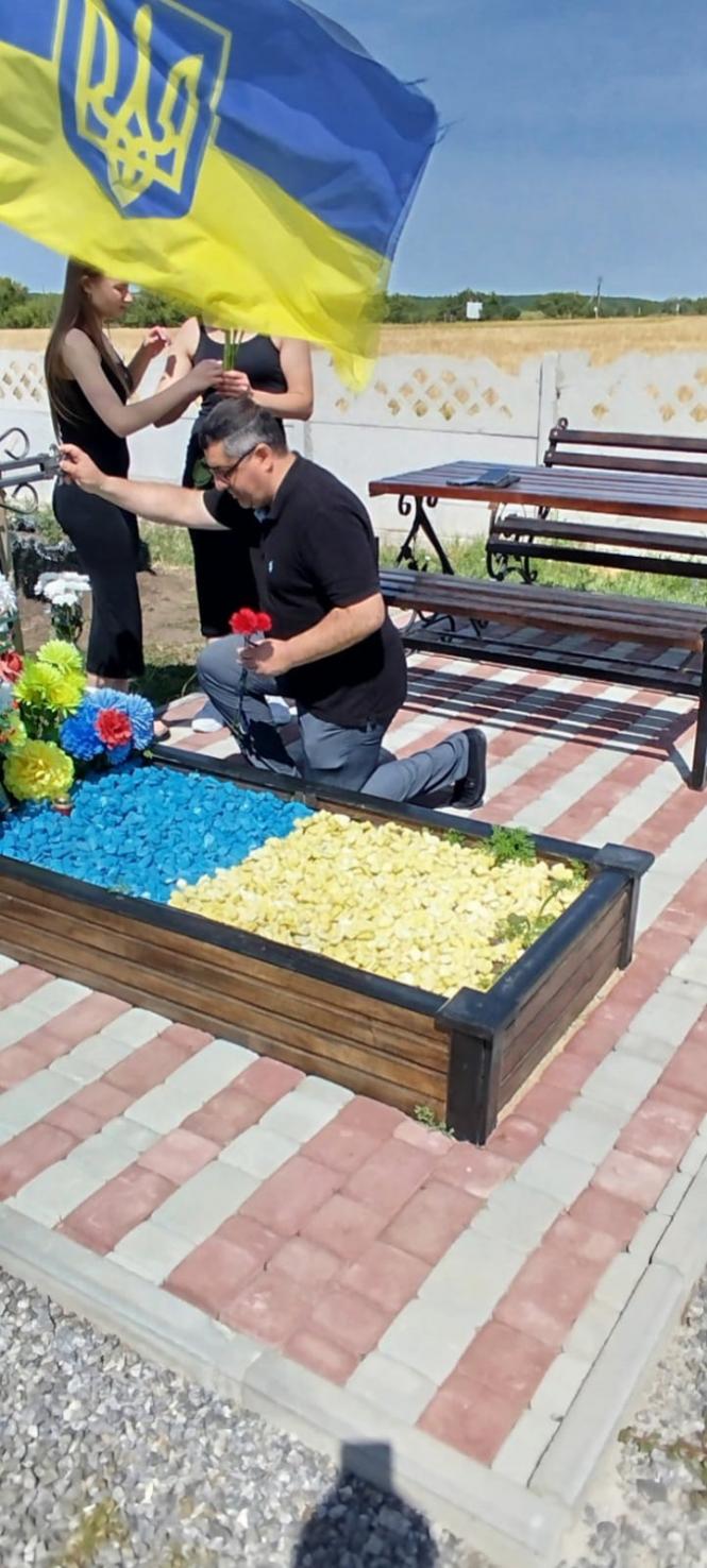 Новини Вінниці - фото з «За мужність» посмертно: у Піщанці доньці загиблого Героя вручили орден
