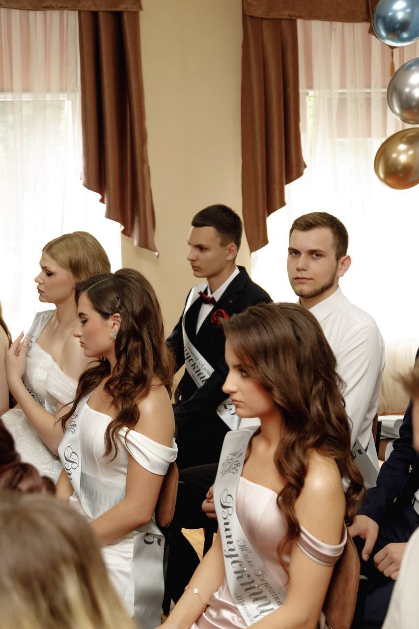 Новини Тернополя - фото з Тернопільські випускники прощаються зі школою: зібрали для вас фото з різних шкіл міста