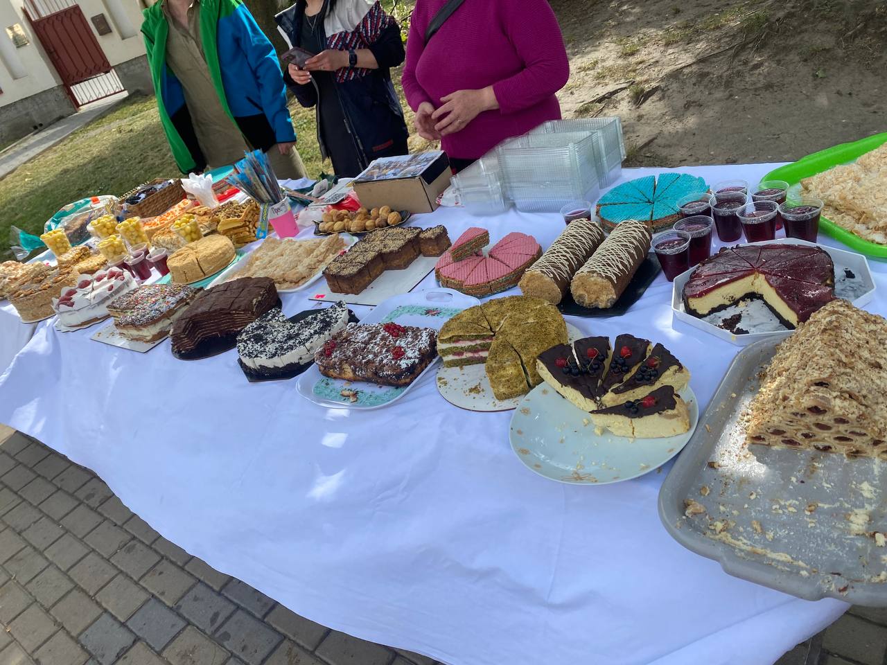 Новини Тернополя - фото з У День храмового празнику біля церкви Святого Петра в Тернополі організували ярмарок