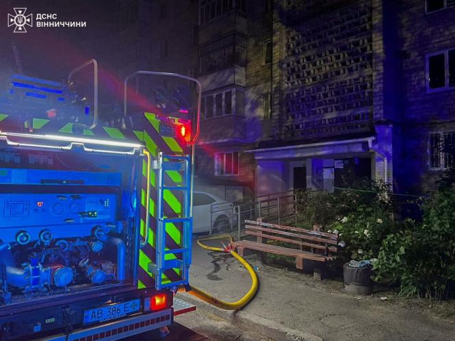 Новини Вінниці - фото з Пожежа через куріння: вінничанина винесли з задимленої квартири