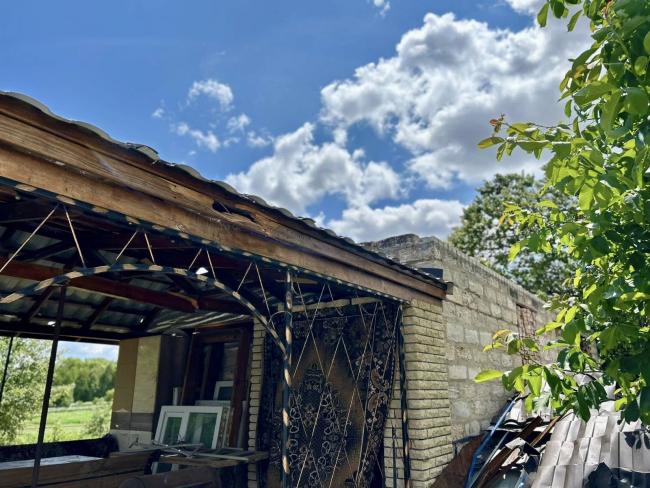 Новини Вінниці - фото з Троє дітей без даху над головою: у Крушинівці дрон знищив будинок родини