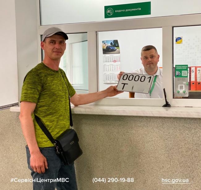 Новини Вінниці - фото з Гірничий велетень з номером 00001: на Вінниччині вперше зареєстрували крупногабаритну спецтехніку