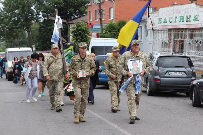 Новини Вінниці - фото з У Жмеринці провели в останню путь підполковника Михайла Посвятенка, який помер за кермом
