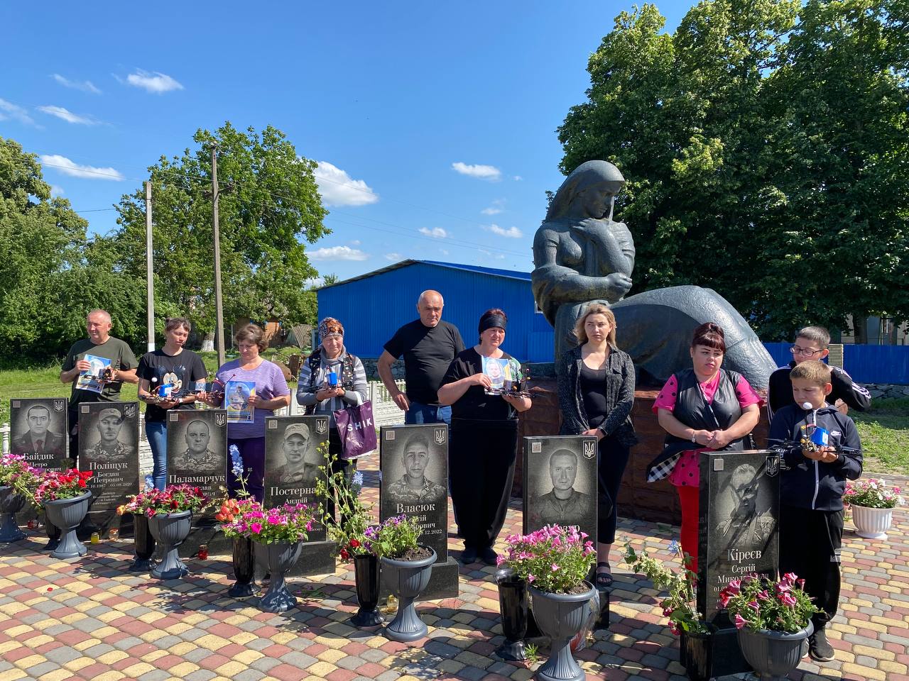 Новини Вінниці - фото з «Щоб не робив, бачу пораненого сина»: 14 дронів з іменами Героїв полетіли до бійців «Азову»