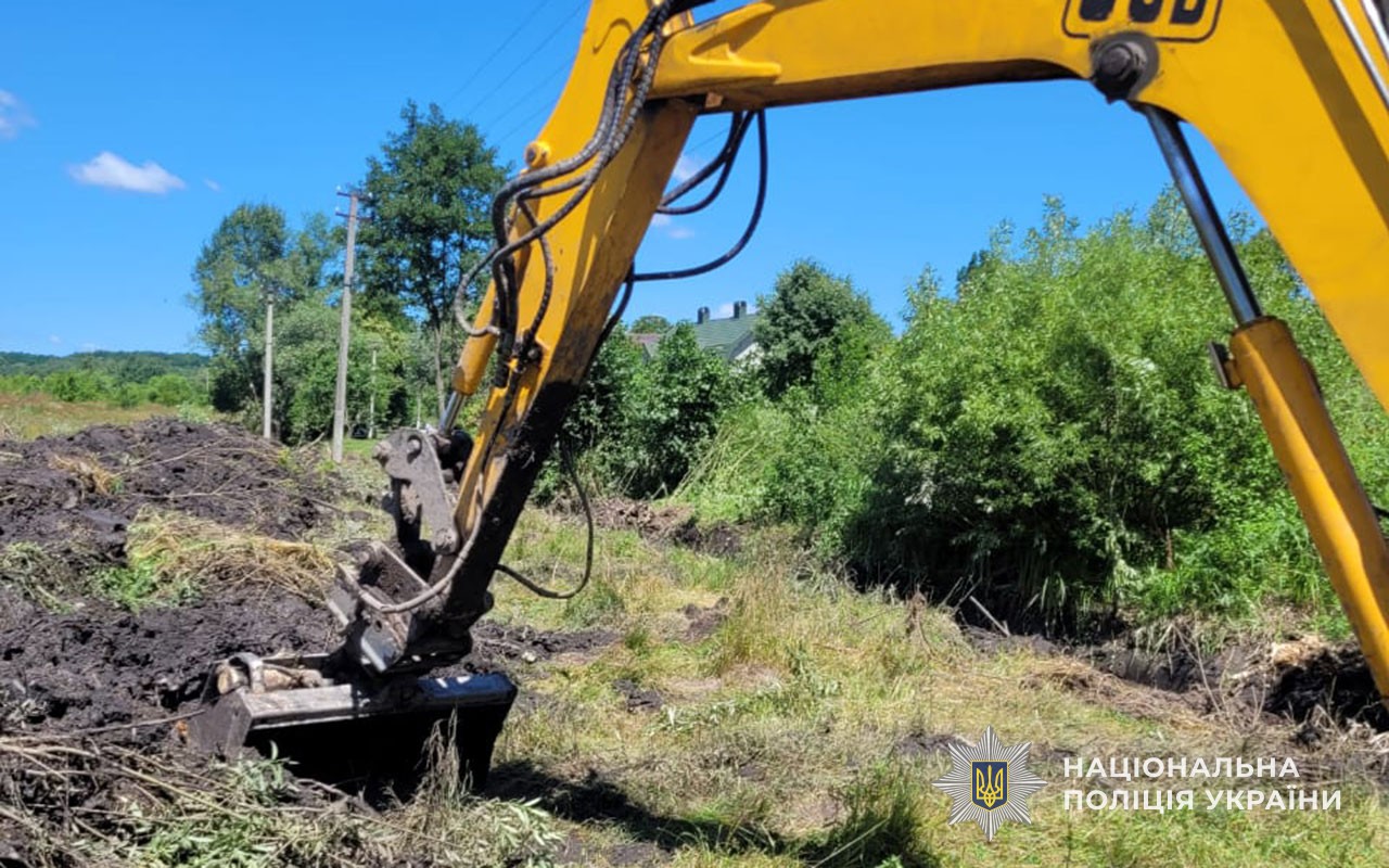 У Бариші чоловік самовільно чистив потічок та отримав кримінальну справу
