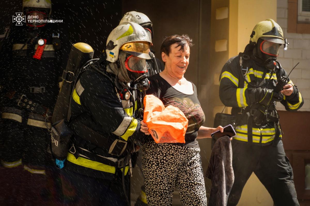 «Все знищено, але Бог зберіг моїх дітей». На Вишневецького згоріла квартира військового