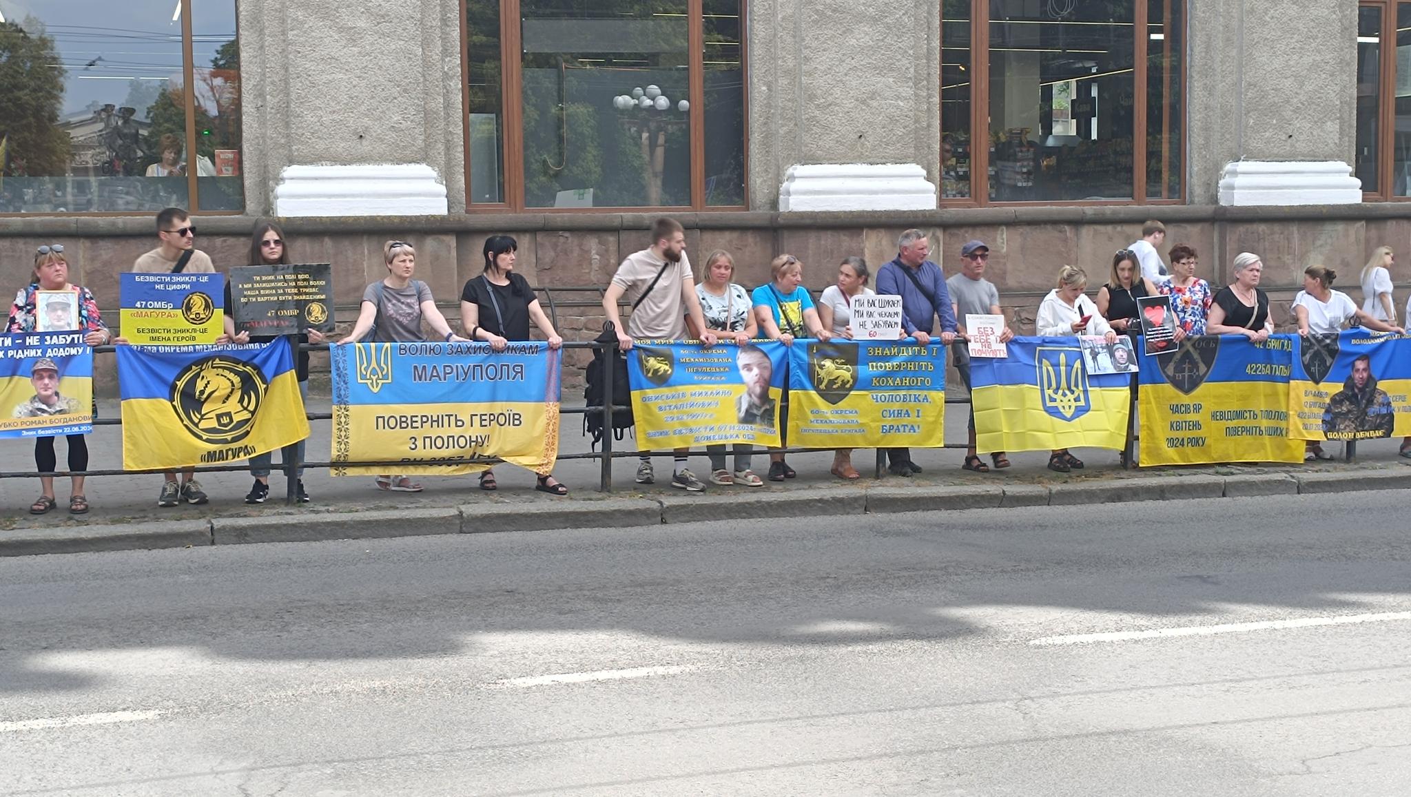 «Маємо боротися за тих, чия доля невідома». Акцію-нагадування провели у Тернополі