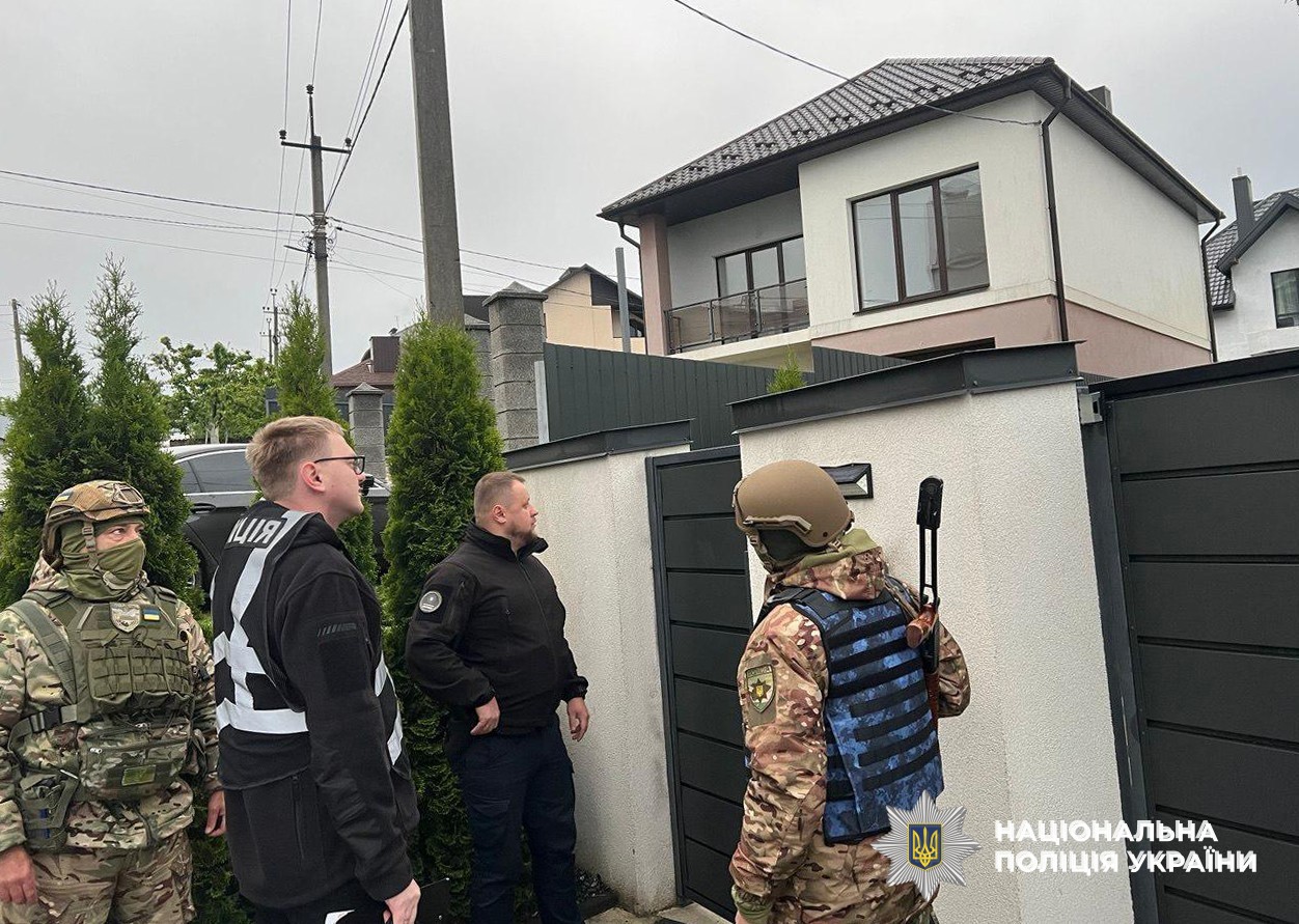 Афера на два мільйони доларів: адвокати з Тернопільщини обіцяли землю для військових і «зникли» з грошима
